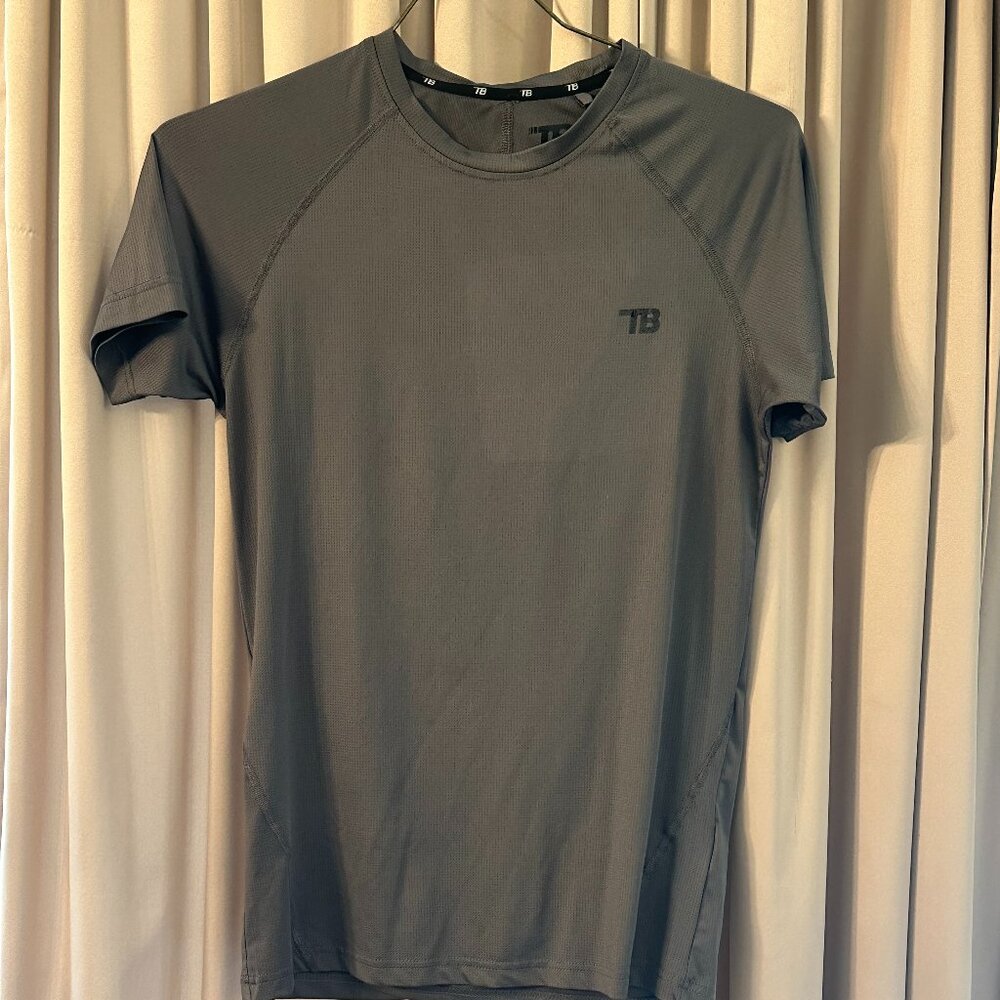 Men's short sleeve workout shirt